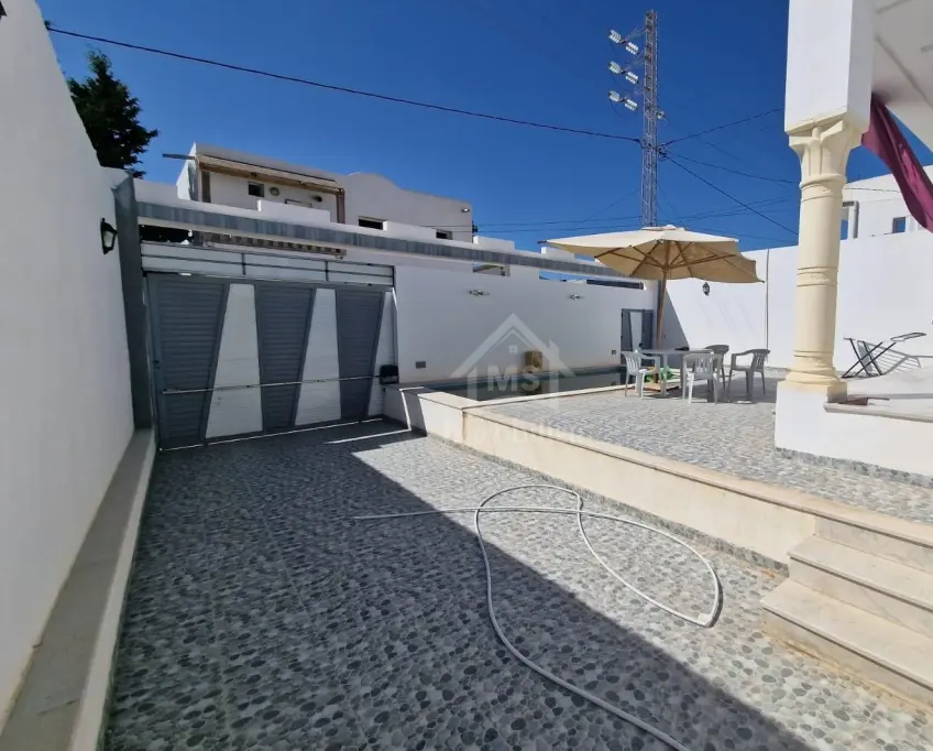 Une villa meublée avec piscine à vendre à hammamet 51355351