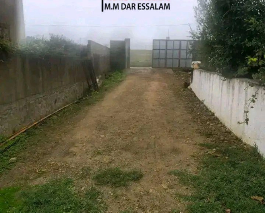 Maison avec piscine et un studio à vendre