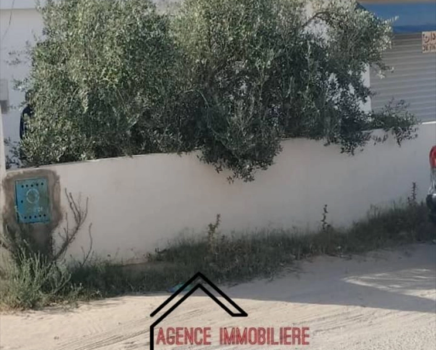Maison indépendante avec deux garages près de toutes commodités