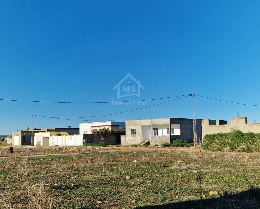 Villa s+4 encours de construction à vendre à korba 51355351