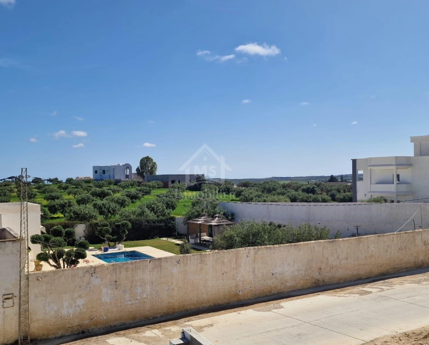 51355351للبيع أرض صبغة سكنية مساحتهتا 387 م² في الحمامات