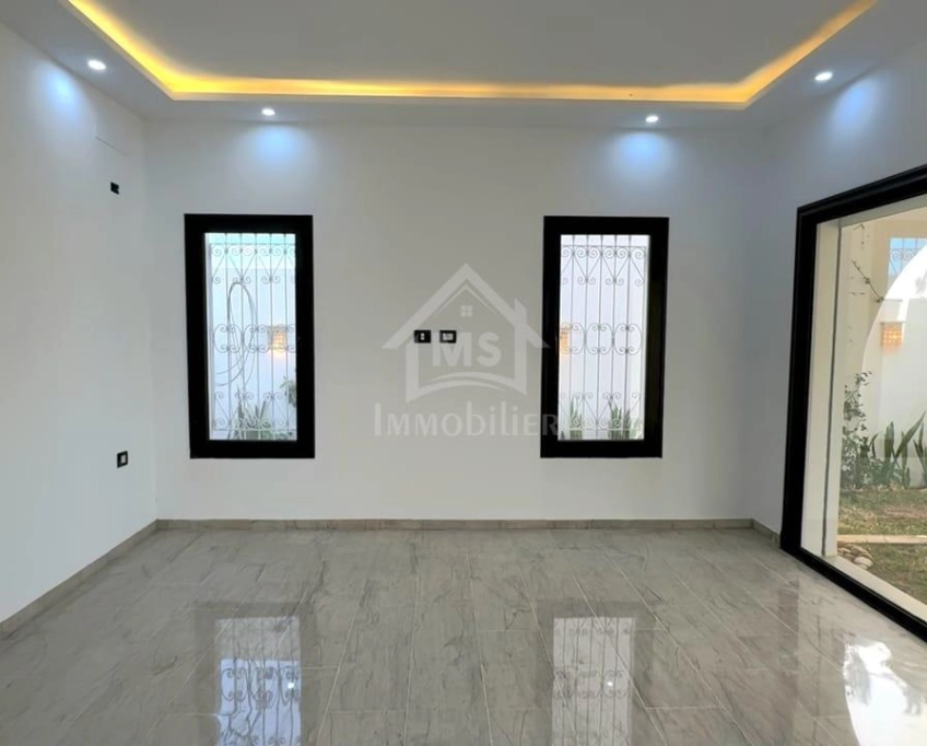 Villa s+4 toute neuve avec grand jardin à vendre à hammamet sud 51355351