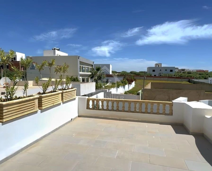 Villa s+4 toute neuve avec grand jardin à vendre à hammamet sud 51355351