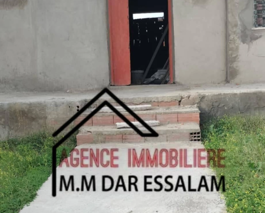 Maison inachevée près de la mer