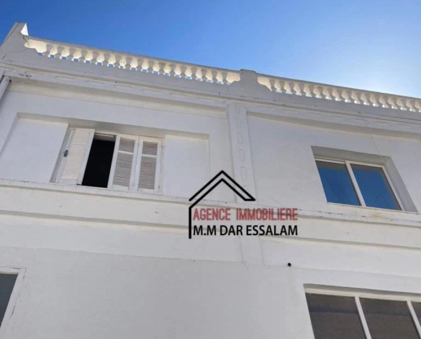 Maison avec deux garages à kélibia