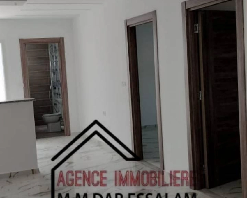 Maison indépendante première main près de la plage sableuse