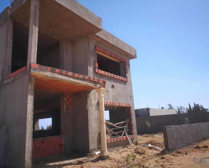 Villa s+4 encours de construction à vendre à korba 51355351