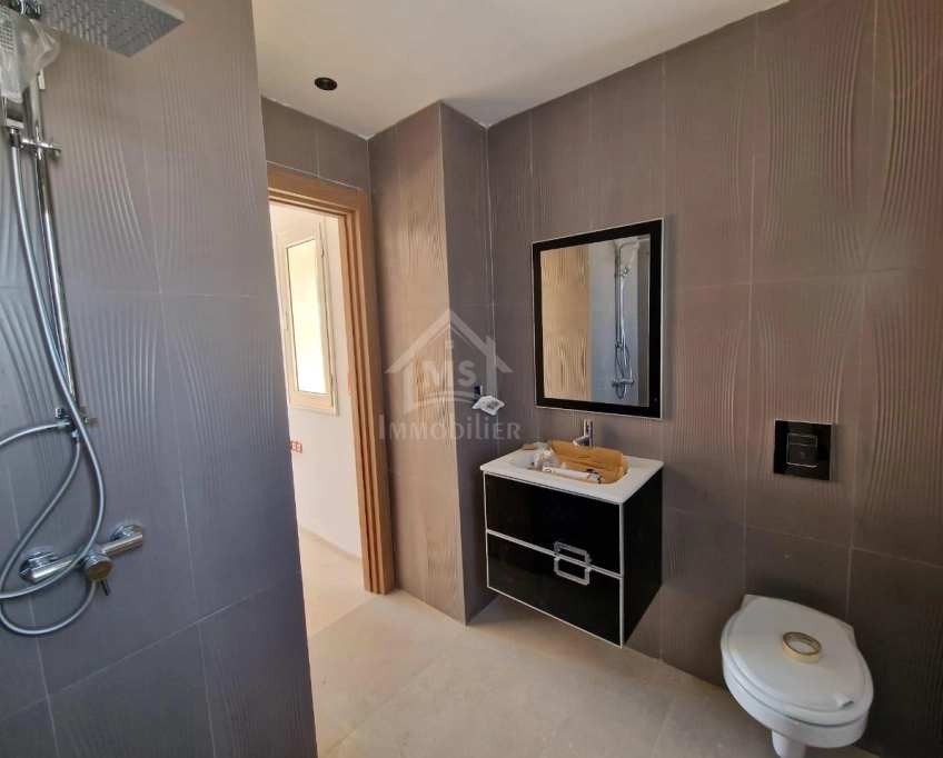 Un duplex s+5 avec piscine à hammamet sud à vendre 51355351