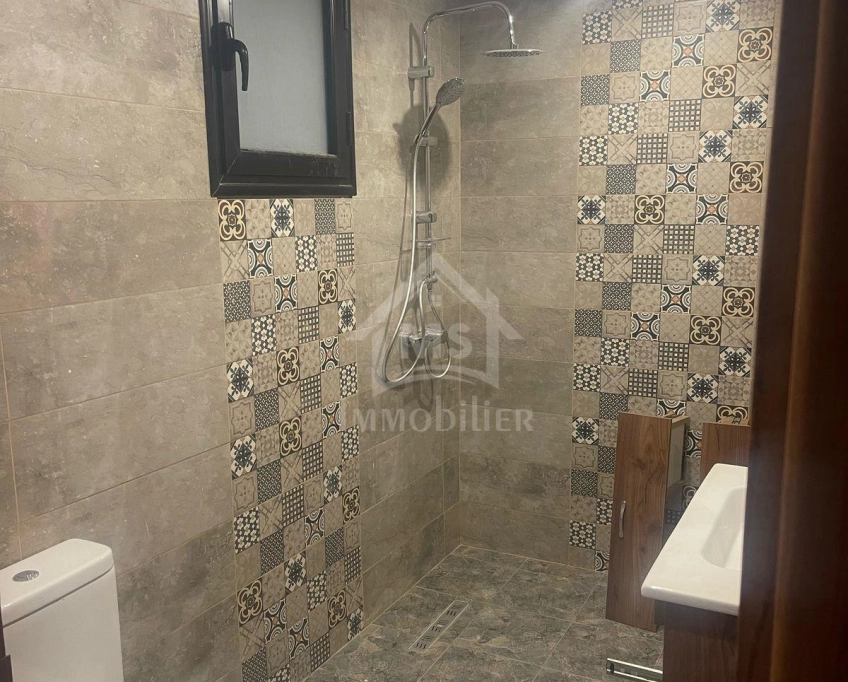 A vendre à manaret hammamet, villa s+5 avec piscine 51355351