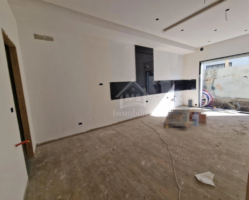 Villa s+4 avec jardin et piscine à vendre à yamine hammamet 51355351