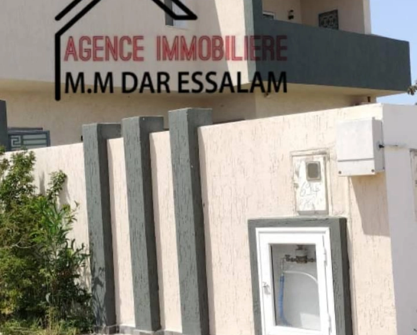 Deux maisons près de la plage à vendre