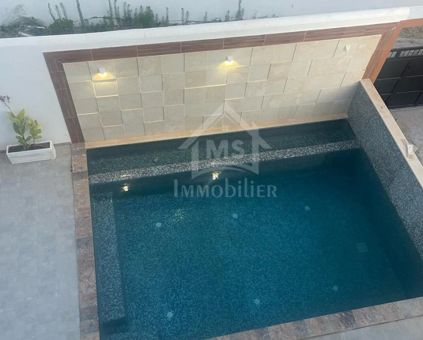 A vendre à manaret hammamet, villa s+5 avec piscine 51355351