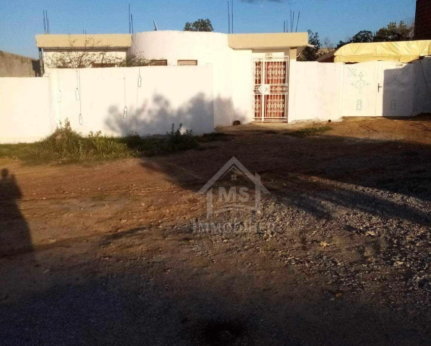Maison s+2 avec garage et jardin à hammamet sud à vendre