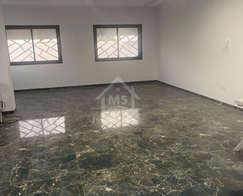 A vendre à manaret hammamet, villa s+5 avec piscine 51355351