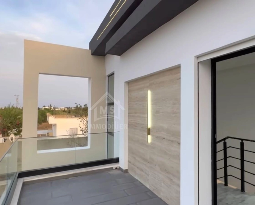 Villa s+4 toute neuve avec piscine à vendre à hammamet sud 51355351