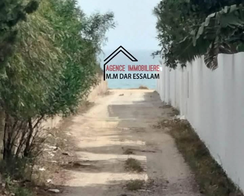 Maison inachevée près de la mer