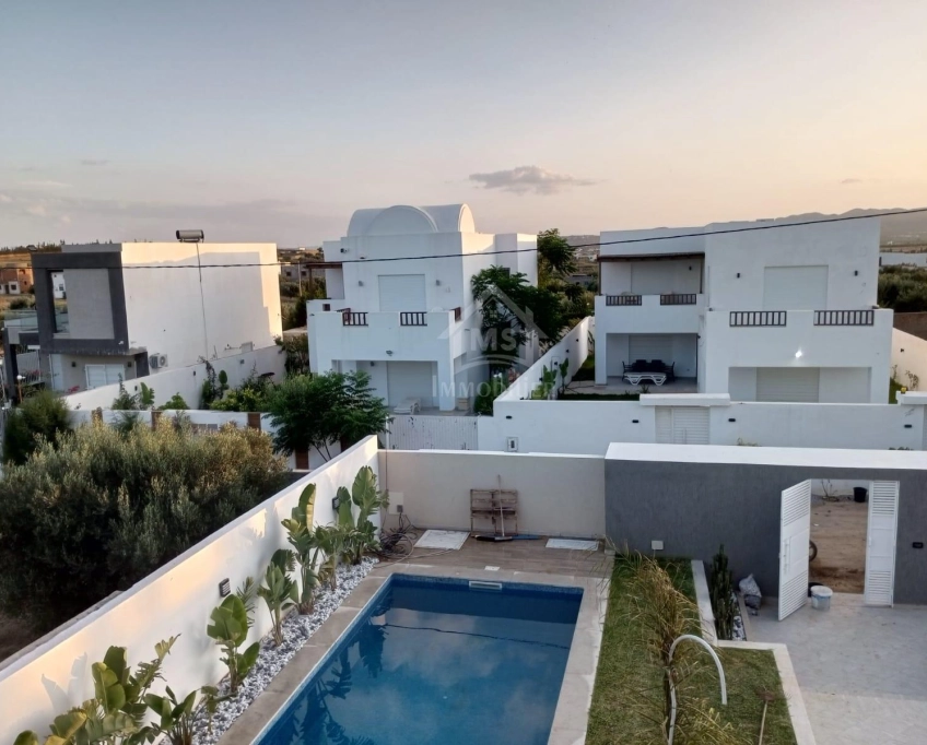 Villa s+5 toute neuve avec piscine à vendre à hammamet sud 51355351