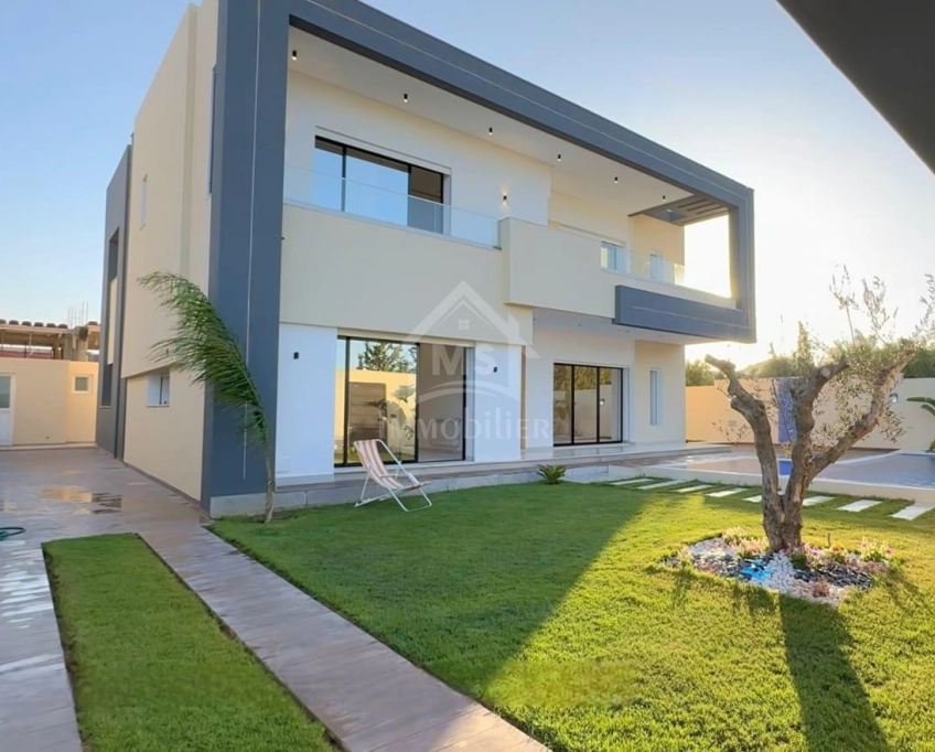 Villa toute neuve avec piscine et jardin à vendre 51355351