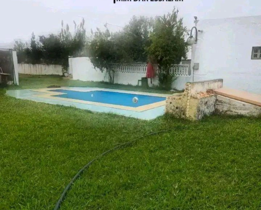 Maison avec piscine et un studio à vendre