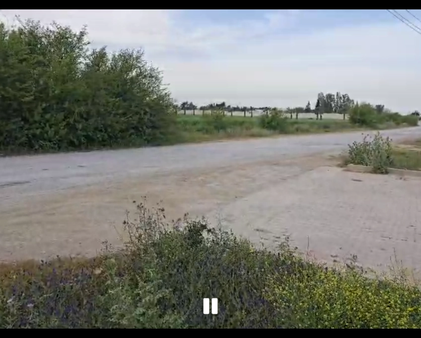 Un terrain de 1000 m2 sur la route principale