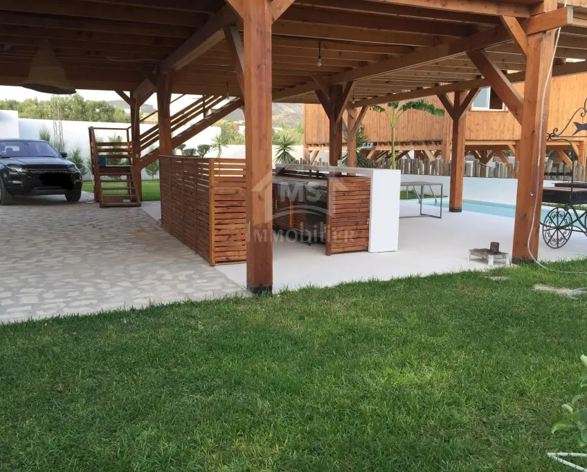 Villa s+4 avec piscine à hammamet à vendre 51355351