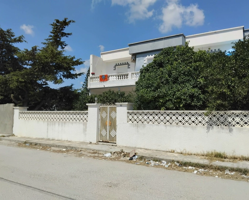 À vendre, villa indépendante idéalement située à cité riadh, kélibia