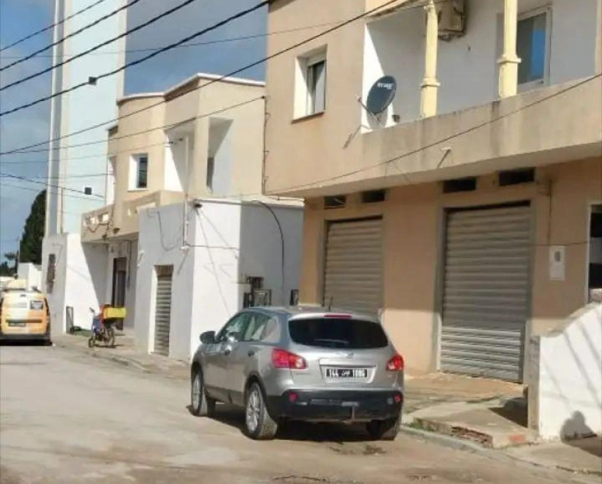 Deux garages près de toutes commodités à vendre