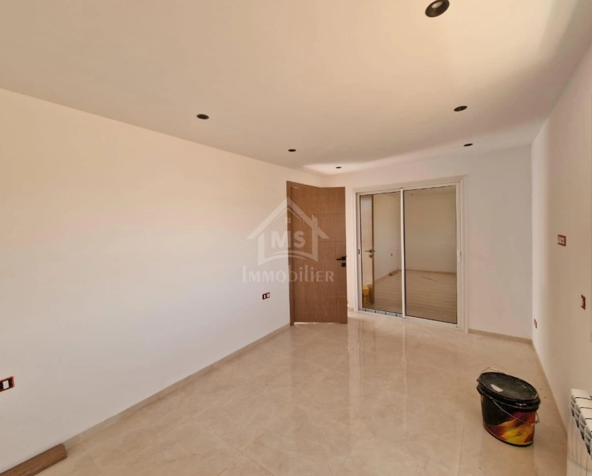 Un duplex s+5 avec piscine à hammamet sud à vendre 51355351