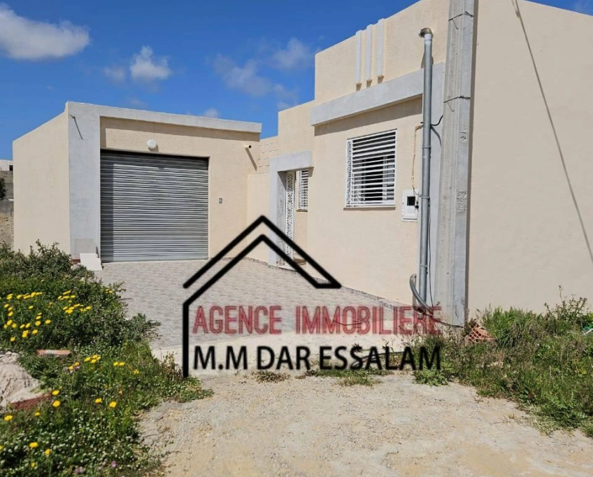 Villa avec un piscine près de la plage à vendre