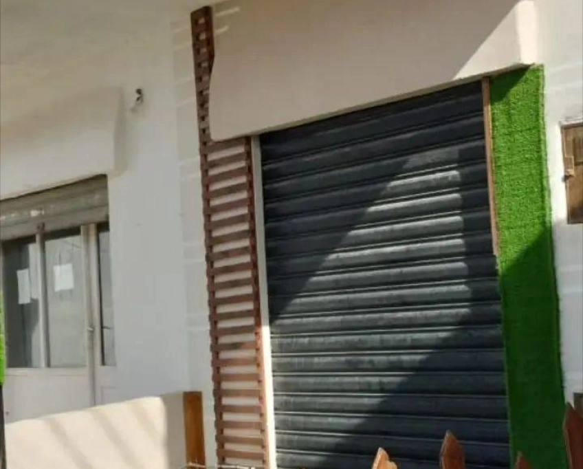 Deux garages près de toutes commodités à vendre