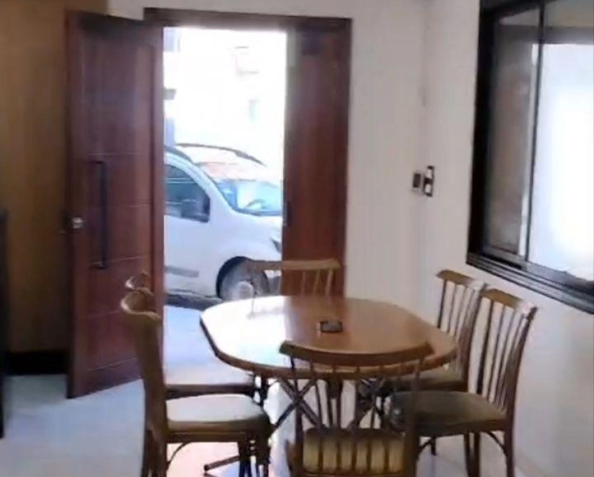 Maison moderne avec un garage