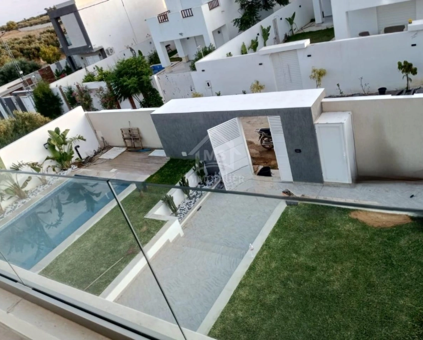 Villa s+5 toute neuve avec piscine à vendre à hammamet sud 51355351