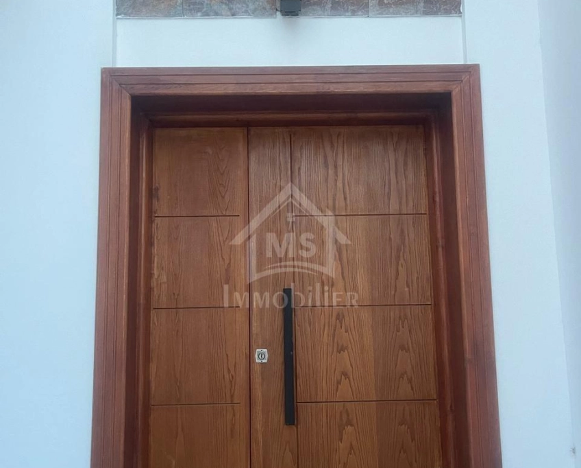 A vendre à manaret hammamet, villa s+5 avec piscine 51355351