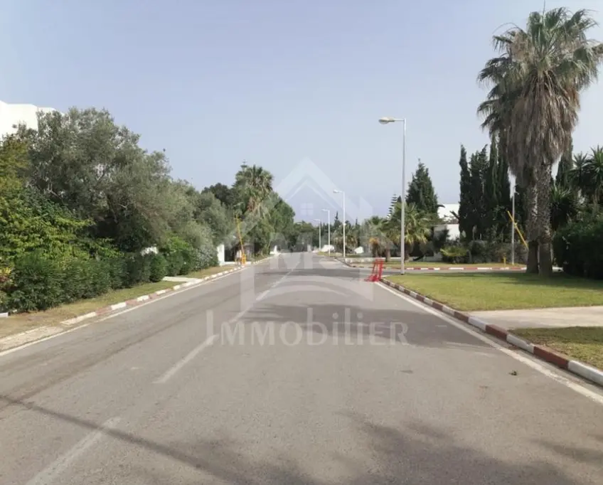 Un terrain clôturé de 348 m² à vendre à la zone touristique 51355351