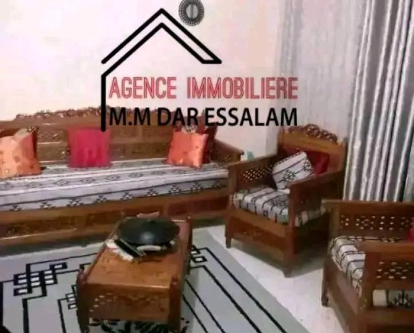 Villa avec un grand jardin près de la mer à vendre