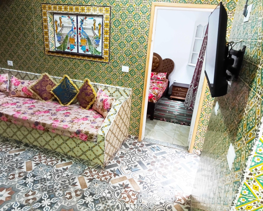 منزل مؤثث ، يبعد 1 دقيقة مشي عن البحر ، في قصور الساف في ولاية المهدية