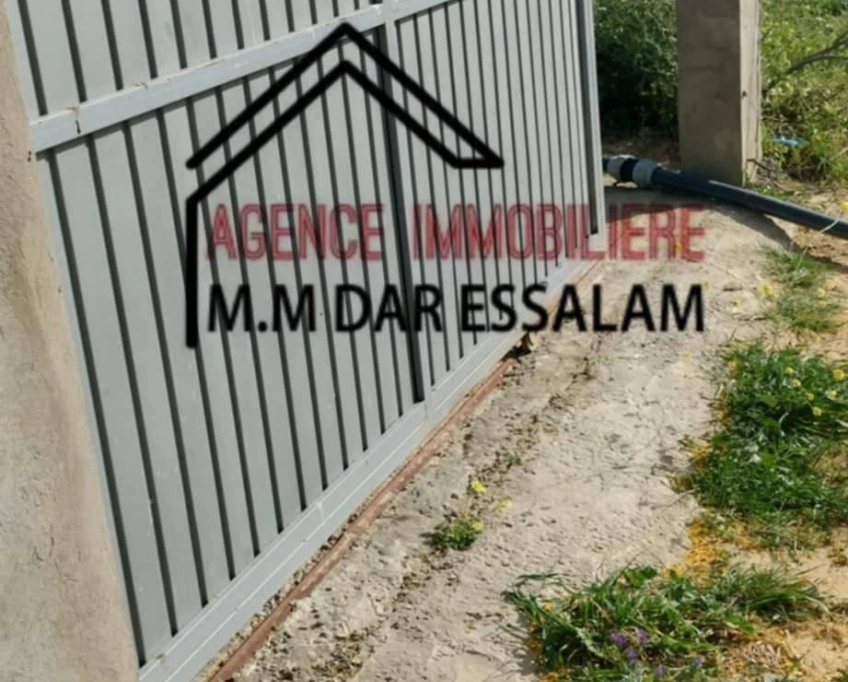 Terrain agricole contenant une maison à vendre