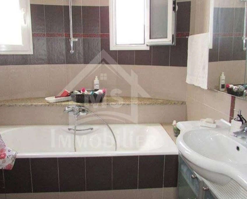 Une villa s+3 à hammamet centre ville à vendre 51355351