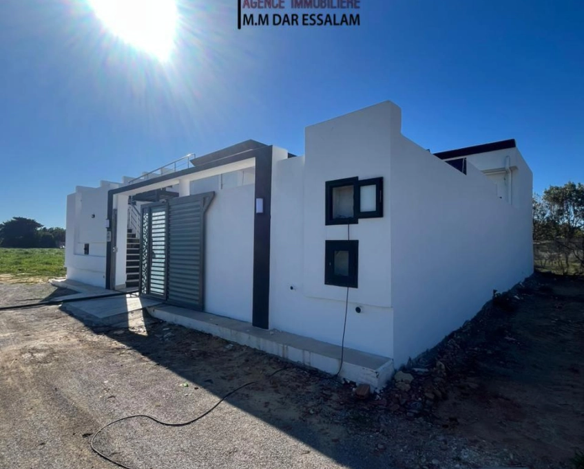 Villa avec piscine près de la mer