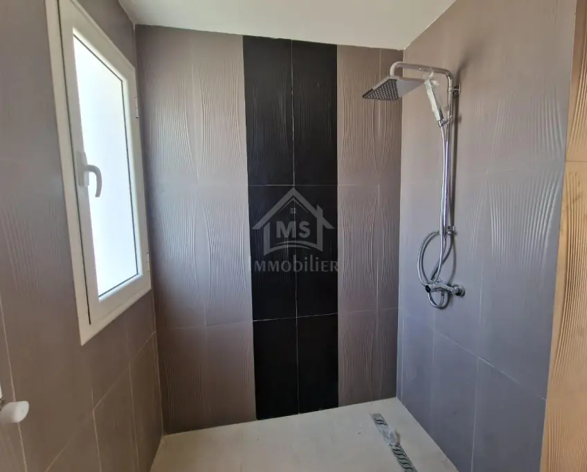 Un duplex s+5 avec piscine à hammamet sud à vendre 51355351