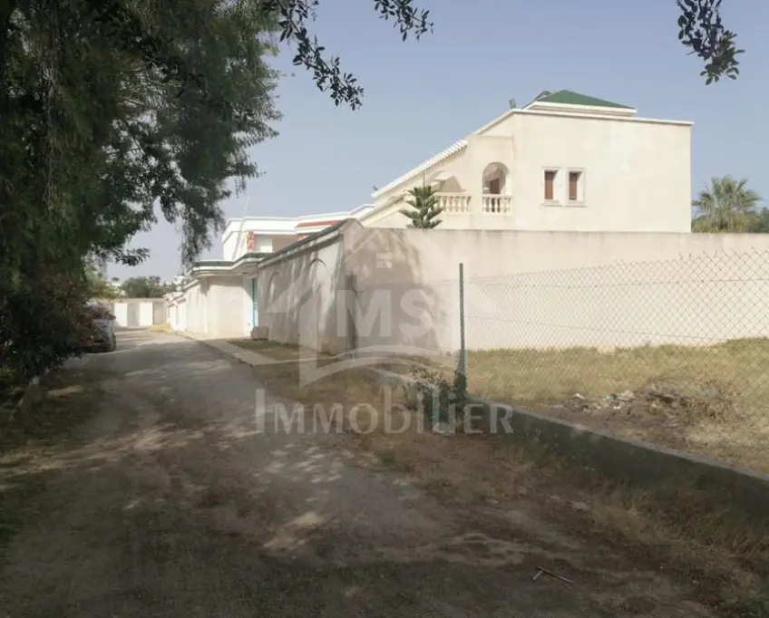 Un terrain clôturé de 348 m² à vendre à la zone touristique 51355351